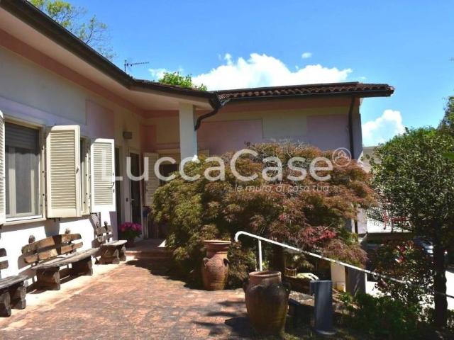 Villa Indipendente in vendita a Bagni Di Lucca Ponte, Toscana