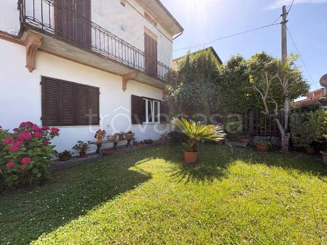 Villa Indipendente in vendita a Corte Dovichetti, Bagni Di Lucca Ponte