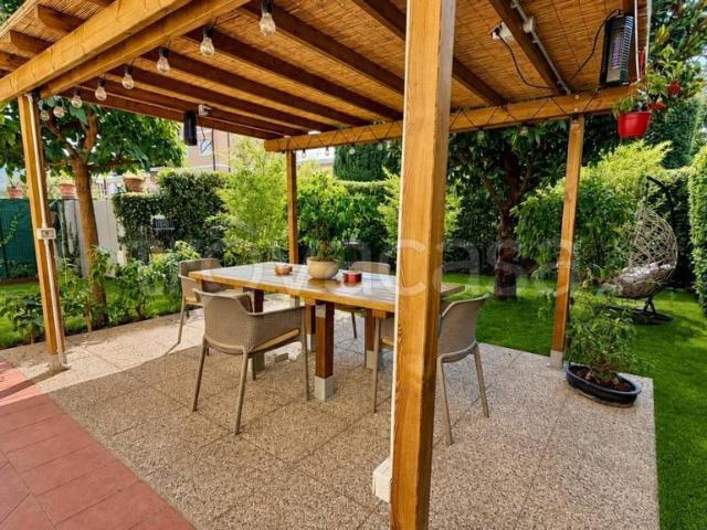Villa Indipendente in vendita a Sant'Anna, Bagni Di Lucca Ponte