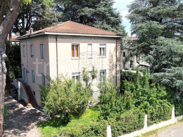 Villa Indipendente in vendita a Sant'Anna, Bagni Di Lucca Ponte