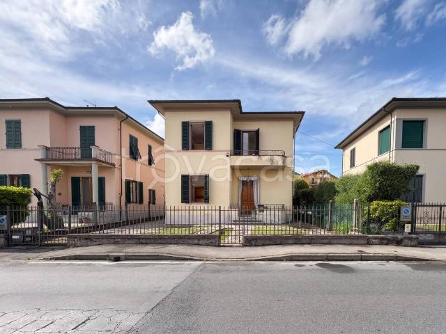 Villa Indipendente in vendita a Bagni Di Lucca Ponte, Toscana
