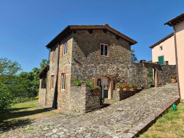 Villa Indipendente in vendita a Bagni Di Lucca Ponte, Toscana