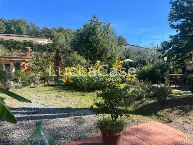 Villa Indipendente in vendita a Cappella, Lucca