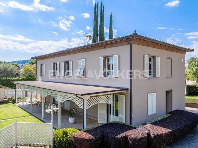 Villa Indipendente in vendita a Cappella, Bagni Di Lucca Ponte