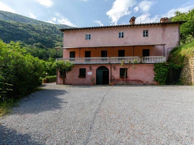 Villa Indipendente in vendita a Bagni Di Lucca Ponte, Toscana