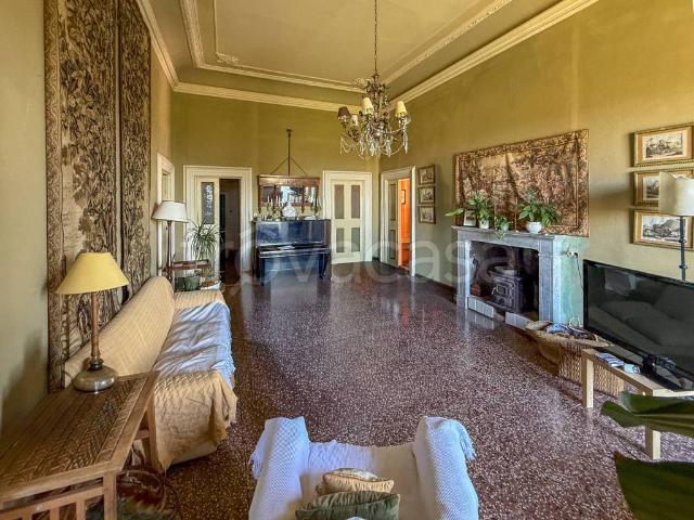 Villa Indipendente in vendita a Cappella, Lucca