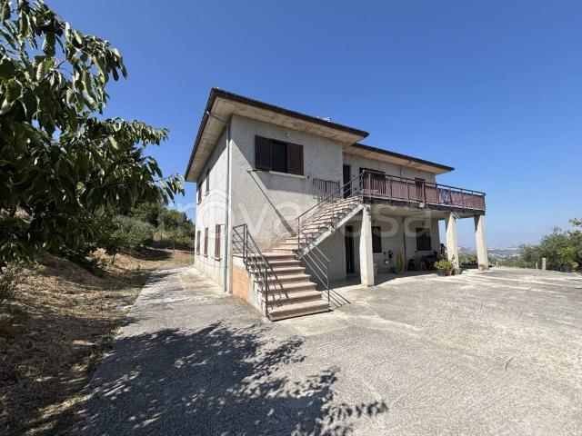 Villa Indipendente in vendita a Macchia Valfortore, Molise