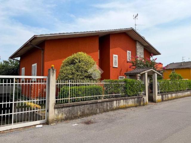 Villa Indipendente in vendita a Manerbio, Lombardia