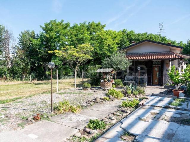 Villa Indipendente in vendita a Borgo Pompilio, San Giorgio Di Mantova