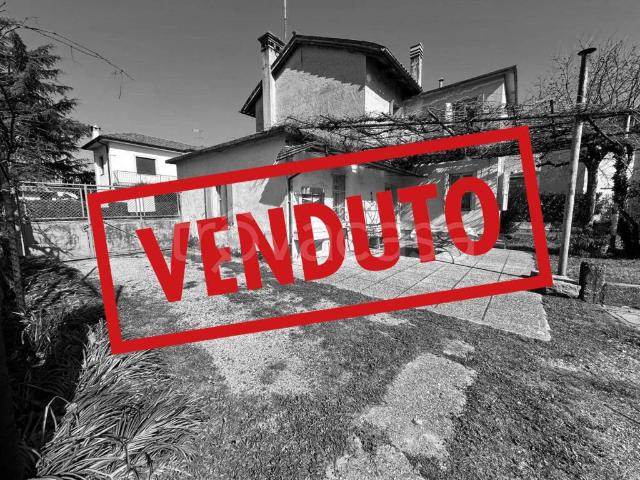 Villa Indipendente in vendita a Manzano, Friuli-Venezia Giulia