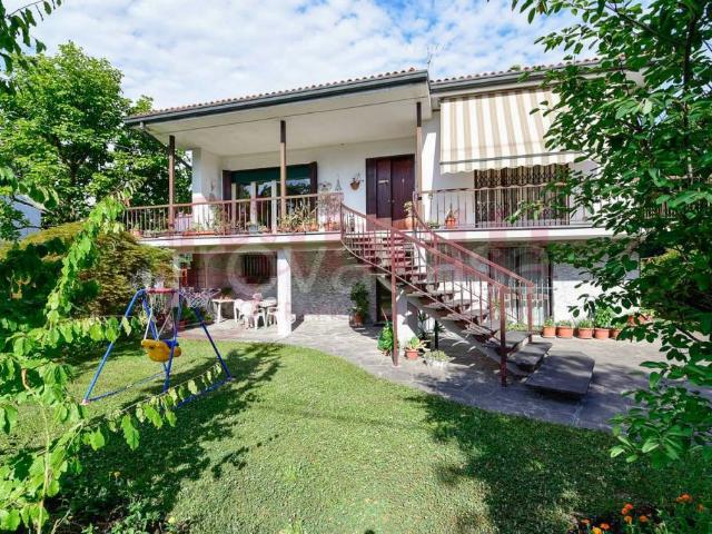 Villa Indipendente in vendita a Cantù, Lombardia