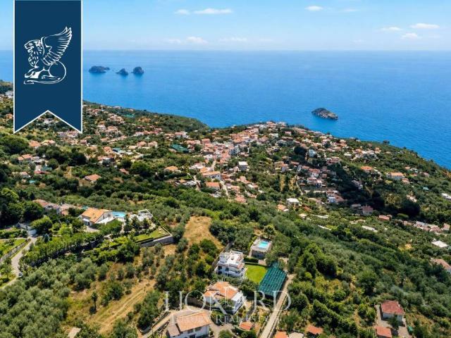 Villa Indipendente in vendita a Massa Lubrense, Campania