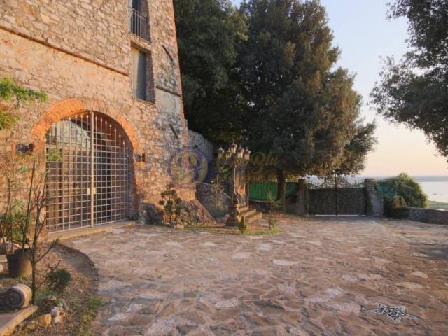 Villa Indipendente in vendita a Bagni Di Lucca Ponte, Toscana