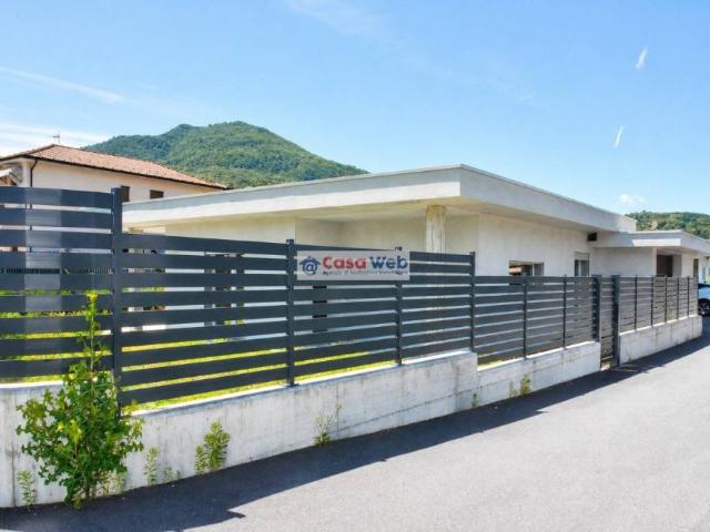 Villa Indipendente in vendita a Comunità Montana Valli del Verbano, Mesenzana