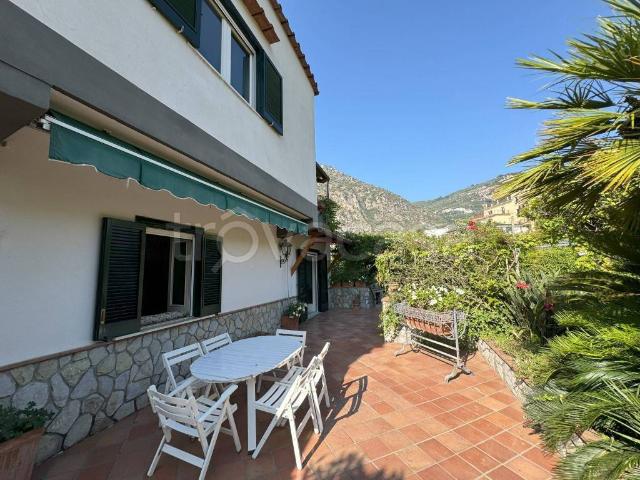 Villa Indipendente in vendita a Meta, Campania