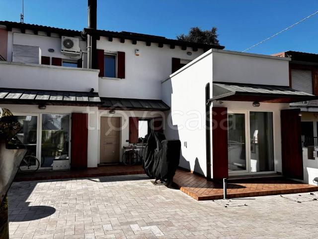Villa Indipendente in vendita a Mogliano Veneto, Veneto