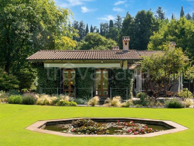 Villa Indipendente in vendita a Monguzzo, Lombardia