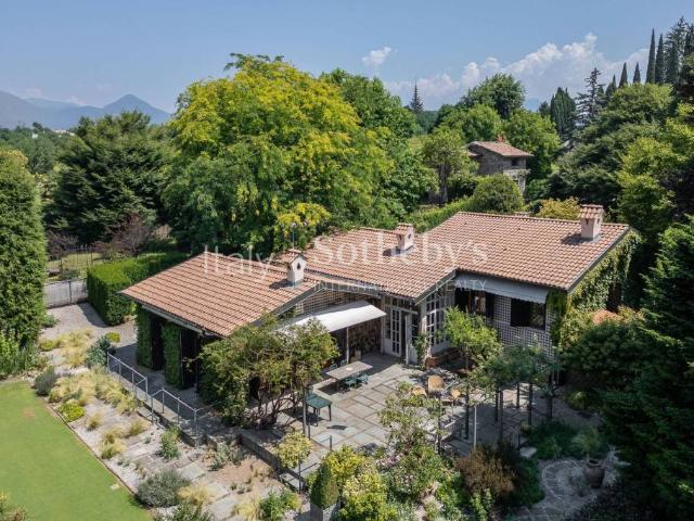 Villa Indipendente in vendita a Monguzzo, Lombardia