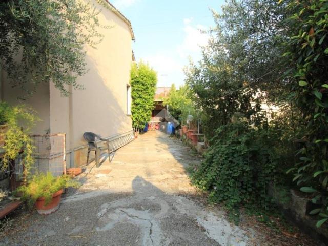 Villa Indipendente in vendita a Le Case, Montevettolini