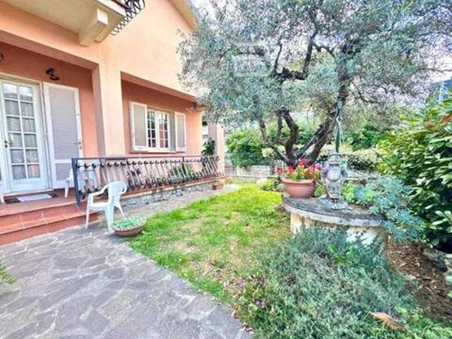 Villa Indipendente in vendita a Le Case, Montevettolini