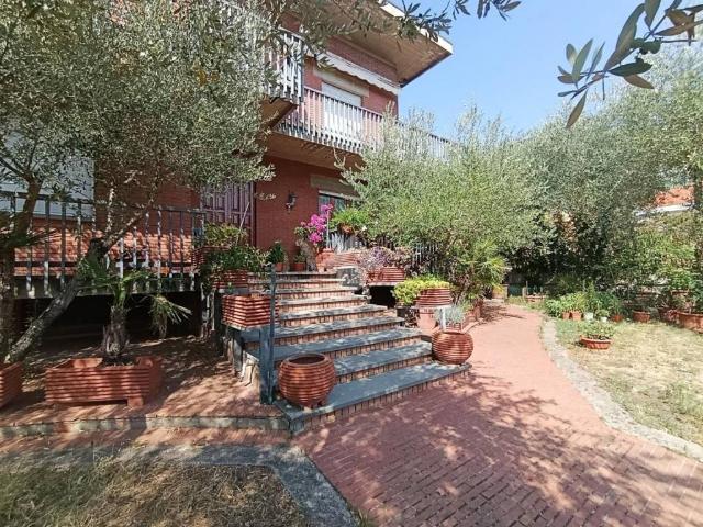 Villa Indipendente in vendita a Gallo, Montecatini Terme