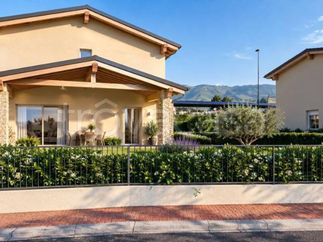 Villa Indipendente in vendita a Montecchia di Crosara, Verona