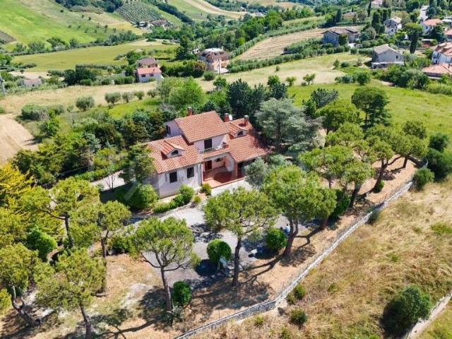 Villa Indipendente in vendita a Bora Ragnola, Marche