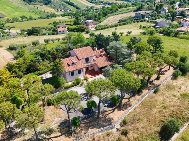 Villa Indipendente in vendita a Bora Ragnola, Marche