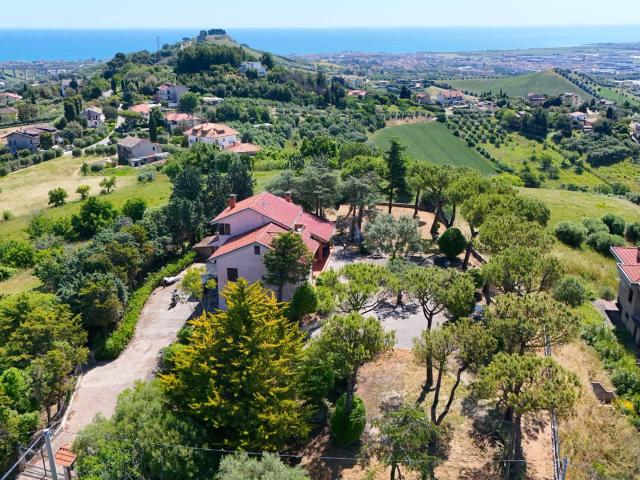 Villa Indipendente in vendita a Bora Ragnola, Marche