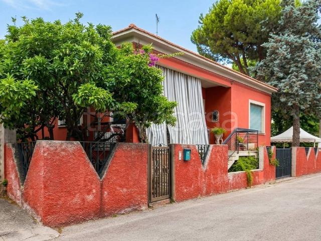 Villa Indipendente in vendita a Villa Canonico, Montesilvano