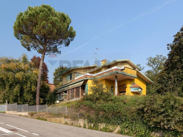 Villa Indipendente in vendita a Quattro Strade, Montevecchia