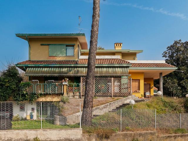 Villa Indipendente in vendita a Quattro Strade, Montevecchia