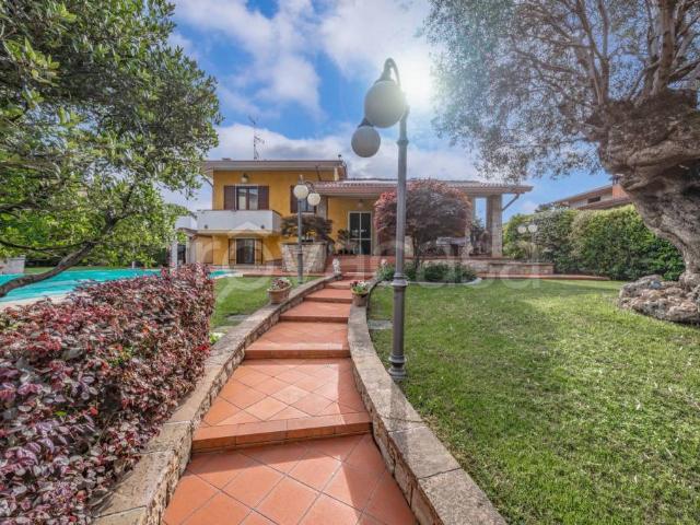 Villa Indipendente in vendita a Montichiari, Lombardia