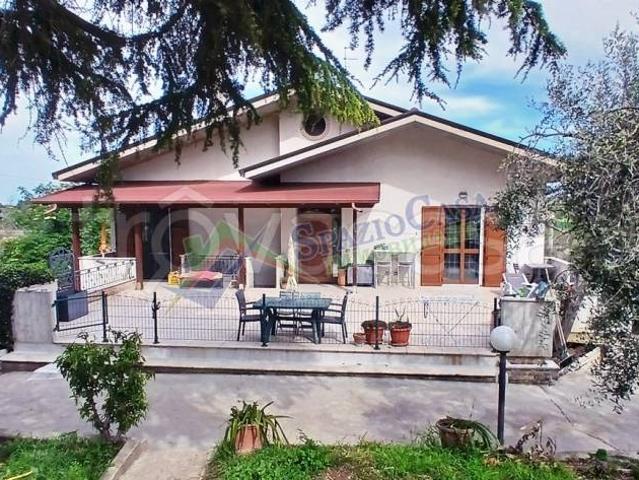 Villa Indipendente in vendita a Montone, Mosciano Sant'angelo