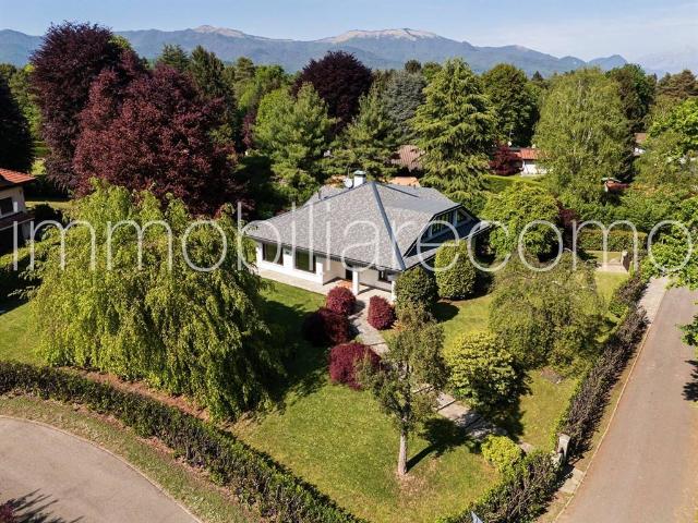 Villa Indipendente in vendita a Montorfano, Lombardia