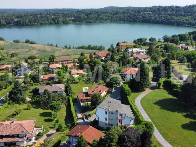 Villa Indipendente in vendita a Montorfano, Lombardia