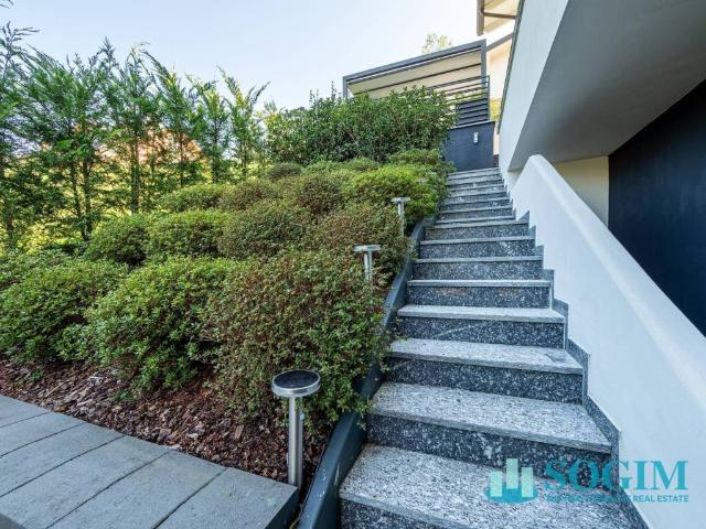Villa Indipendente in vendita a Montorfano, Lombardia