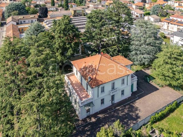 Villa Indipendente in vendita a Monza, Lombardia