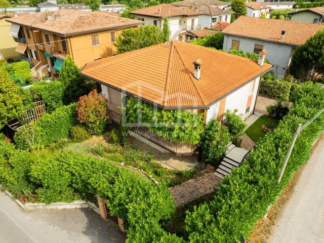 Villa Indipendente in vendita a Monzambano, Lombardia