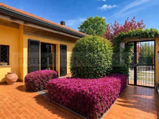 Villa Indipendente in vendita a Morazzone, Lombardia