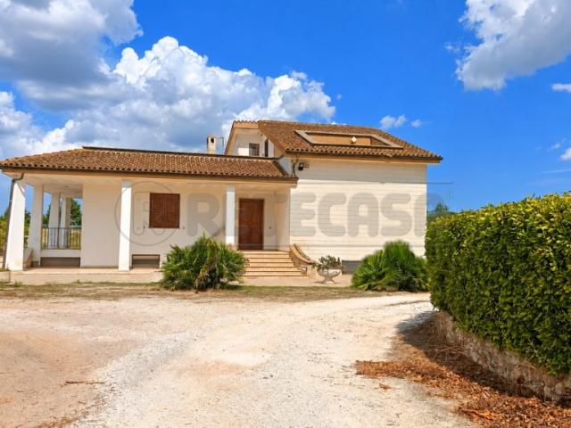 Villa Indipendente in vendita a Ortona, Abruzzo