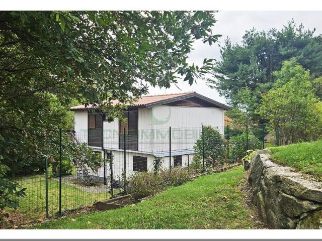 Villa Indipendente in vendita a Fosseno, Nebbiuno