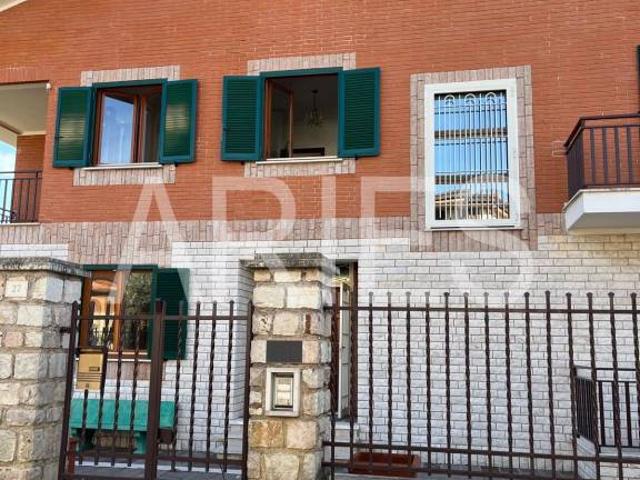 Villa Indipendente in vendita a Acquaviva, Roma Capitale
