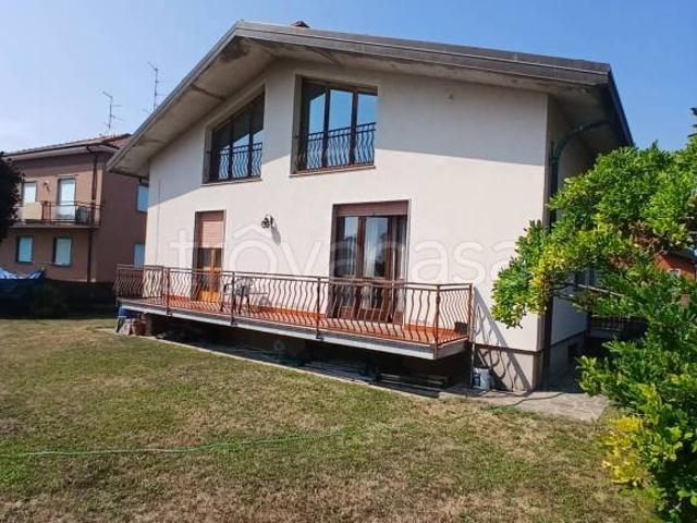 Villa Indipendente in vendita a Cascina del Pè, Faloppio