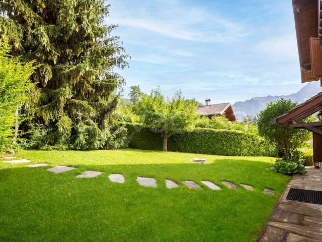 Villa Indipendente in vendita a Challand Saint Anselme, Aosta