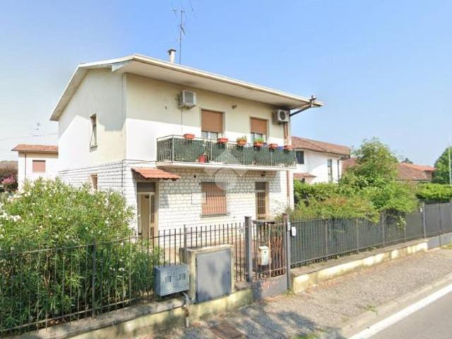 Villa Indipendente in vendita a Unione dei Comuni Bassa Bresciana Occidentale, Orzinuovi