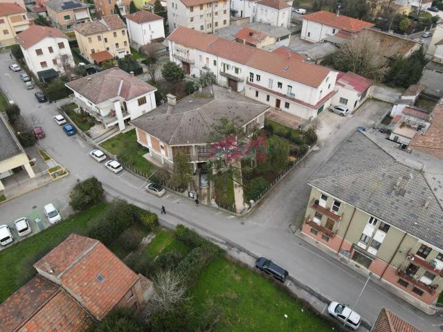 Villa Indipendente in vendita a Ostiglia, Lombardia