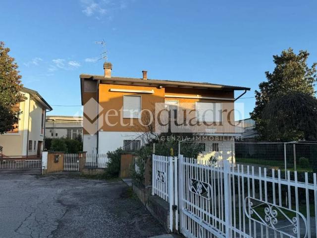 Villa Indipendente in vendita a Ostiglia, Lombardia