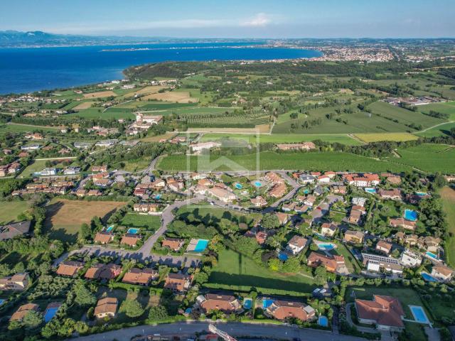Villa Indipendente in vendita a Lonato, Brescia