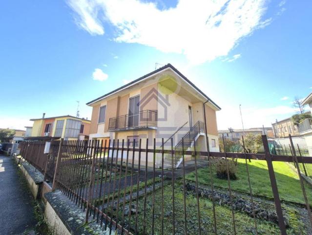 Villa Indipendente in vendita a Paderno Ponchielli, Lombardia